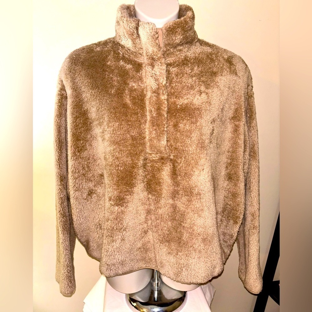 NWT H&M Fuzzy Tan Pullover. Sz. XL